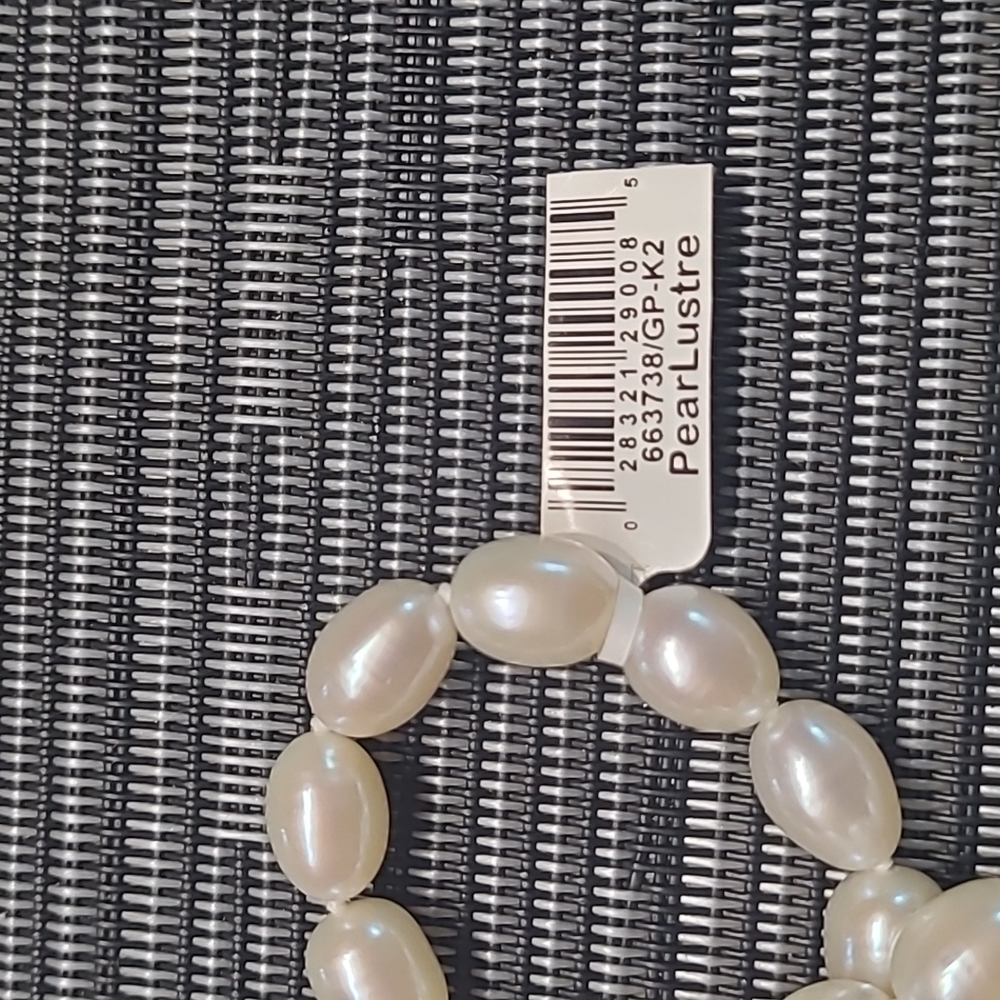18" pearlustre Necklace - Picture 7 of 8
